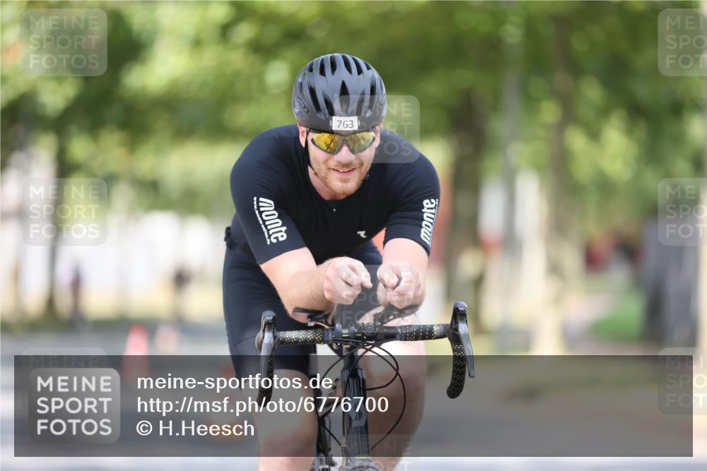 11.08.2024 - GEWOBA Citytriathlon Bremen H.Heesch http://msf.ph/oto/6776700 11.08.2024 11:44:49 Radfahren 763, 827, 833, 916, 956, 964 meine-sportfotos.de