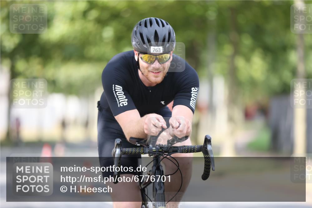 11.08.2024 - GEWOBA Citytriathlon Bremen H.Heesch http://msf.ph/oto/6776701 11.08.2024 11:44:49 Radfahren 763, 827, 833, 916, 956, 964 meine-sportfotos.de