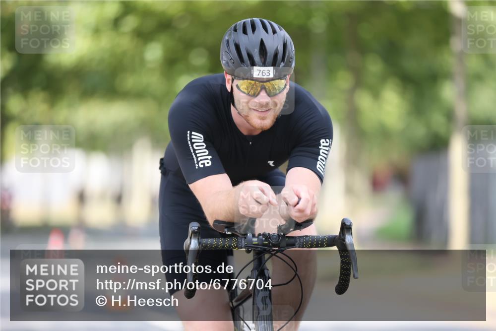 11.08.2024 - GEWOBA Citytriathlon Bremen H.Heesch http://msf.ph/oto/6776704 11.08.2024 11:44:49 Radfahren 763, 827, 833, 916, 956, 964 meine-sportfotos.de