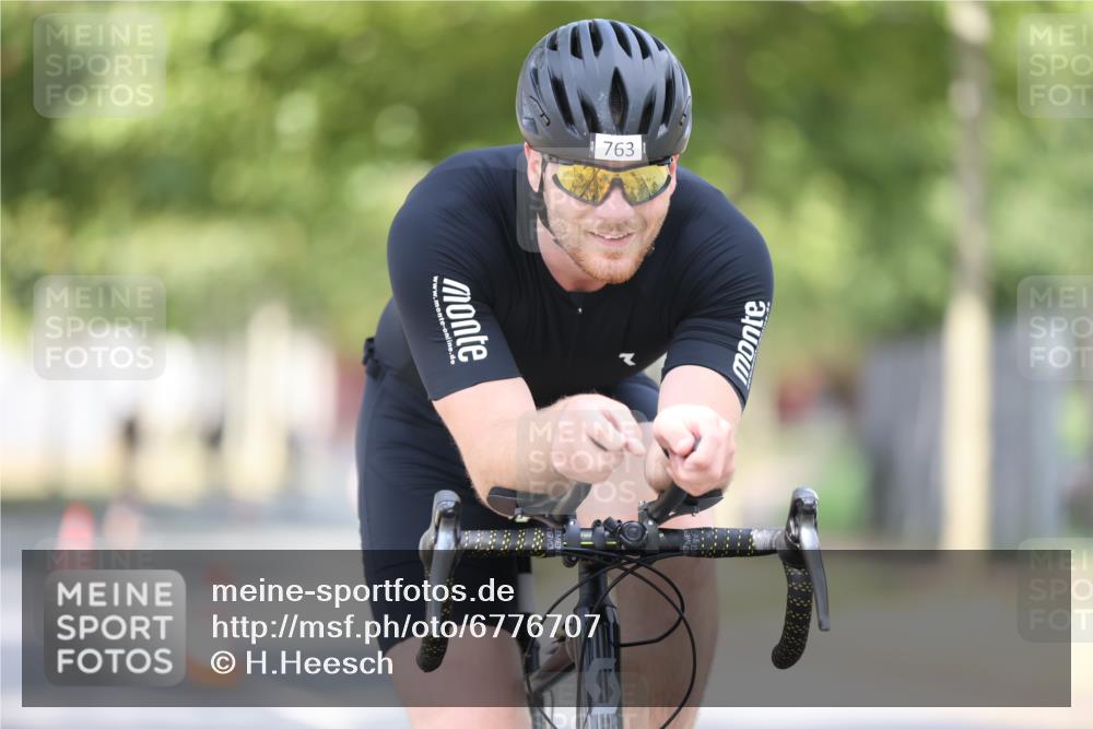 11.08.2024 - GEWOBA Citytriathlon Bremen H.Heesch http://msf.ph/oto/6776707 11.08.2024 11:44:49 Radfahren 763, 827, 833, 916, 956, 964 meine-sportfotos.de
