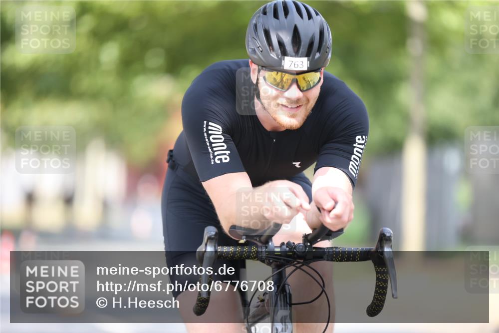 11.08.2024 - GEWOBA Citytriathlon Bremen H.Heesch http://msf.ph/oto/6776708 11.08.2024 11:44:49 Radfahren 763, 827, 833, 916, 956, 964 meine-sportfotos.de