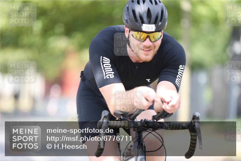 11.08.2024 - GEWOBA Citytriathlon Bremen H.Heesch http://msf.ph/oto/6776711 11.08.2024 11:44:49 Radfahren 763, 827, 833, 916, 956, 964 meine-sportfotos.de