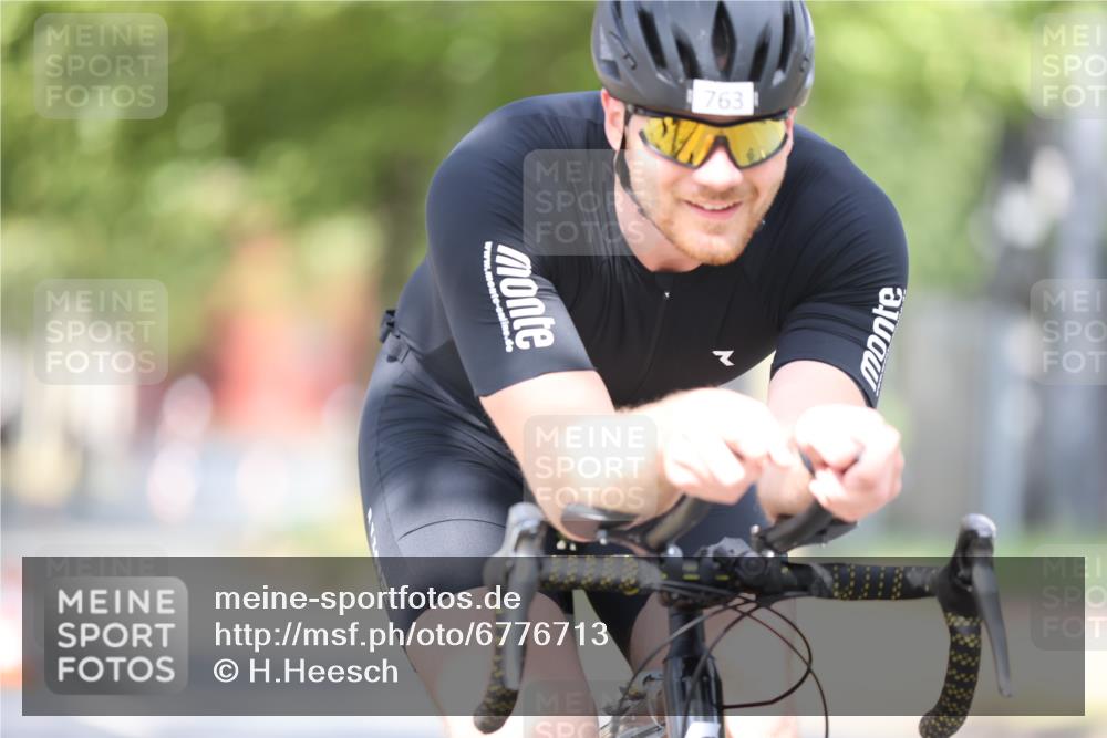 11.08.2024 - GEWOBA Citytriathlon Bremen H.Heesch http://msf.ph/oto/6776713 11.08.2024 11:44:50 Radfahren 763, 827, 833, 916, 956, 964, 996 meine-sportfotos.de