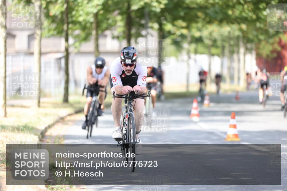 11.08.2024 - GEWOBA Citytriathlon Bremen H.Heesch http://msf.ph/oto/6776723 11.08.2024 11:44:55 Radfahren 763, 827, 833, 916, 927, 956, 964, 973, 996 meine-sportfotos.de