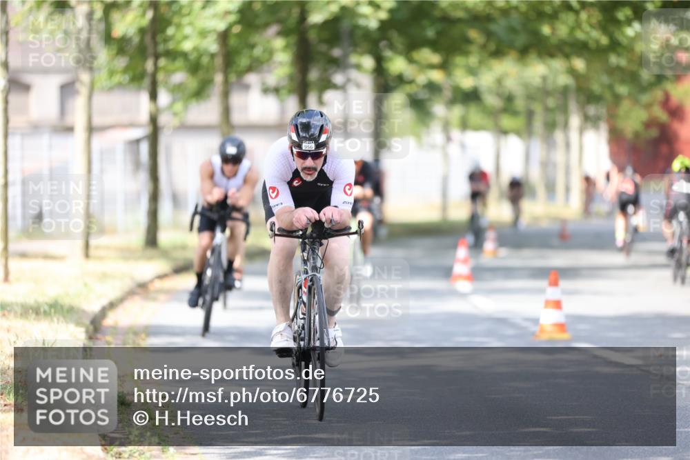 11.08.2024 - GEWOBA Citytriathlon Bremen H.Heesch http://msf.ph/oto/6776725 11.08.2024 11:44:55 Radfahren 763, 827, 833, 916, 927, 956, 964, 973, 996 meine-sportfotos.de