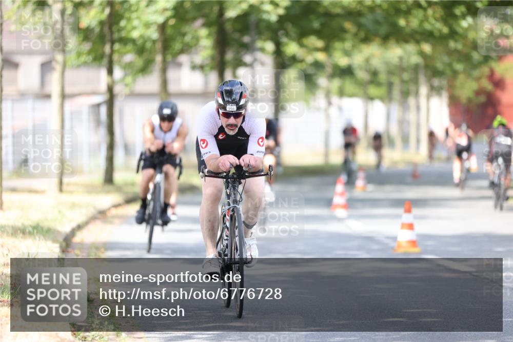 11.08.2024 - GEWOBA Citytriathlon Bremen H.Heesch http://msf.ph/oto/6776728 11.08.2024 11:44:55 Radfahren 763, 827, 833, 916, 927, 956, 964, 973, 996 meine-sportfotos.de