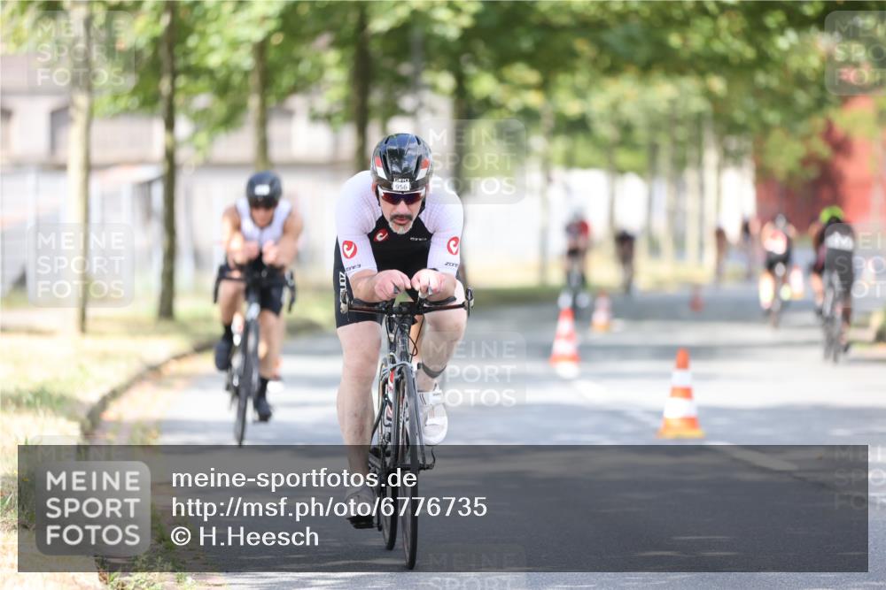 11.08.2024 - GEWOBA Citytriathlon Bremen H.Heesch http://msf.ph/oto/6776735 11.08.2024 11:44:55 Radfahren 763, 827, 833, 916, 927, 956, 964, 973, 996 meine-sportfotos.de