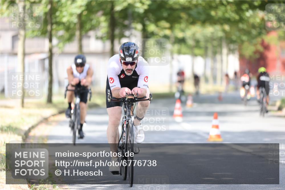 11.08.2024 - GEWOBA Citytriathlon Bremen H.Heesch http://msf.ph/oto/6776738 11.08.2024 11:44:55 Radfahren 763, 827, 833, 916, 927, 956, 964, 973, 996 meine-sportfotos.de