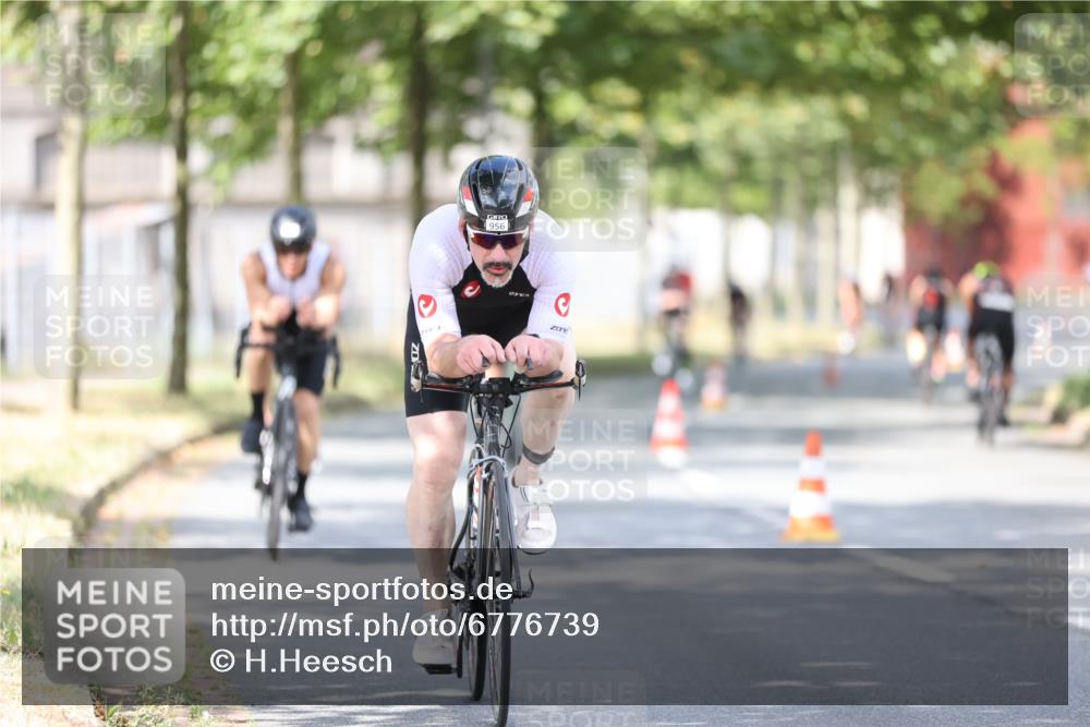 11.08.2024 - GEWOBA Citytriathlon Bremen H.Heesch http://msf.ph/oto/6776739 11.08.2024 11:44:55 Radfahren 763, 827, 833, 916, 927, 956, 964, 973, 996 meine-sportfotos.de