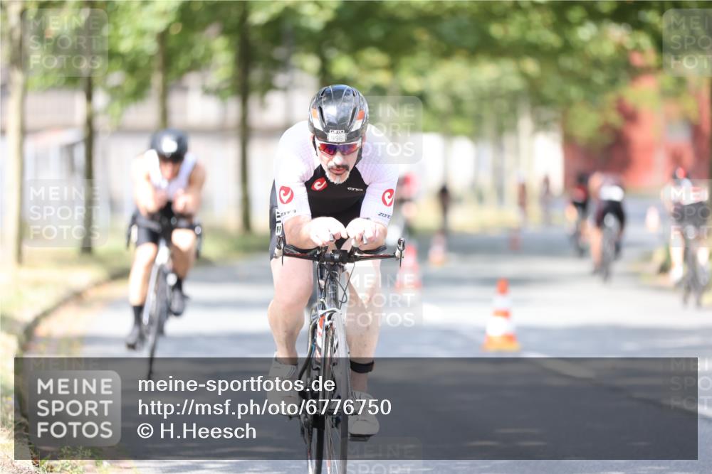 11.08.2024 - GEWOBA Citytriathlon Bremen H.Heesch http://msf.ph/oto/6776750 11.08.2024 11:44:55 Radfahren 763, 827, 833, 916, 927, 956, 964, 973, 996 meine-sportfotos.de