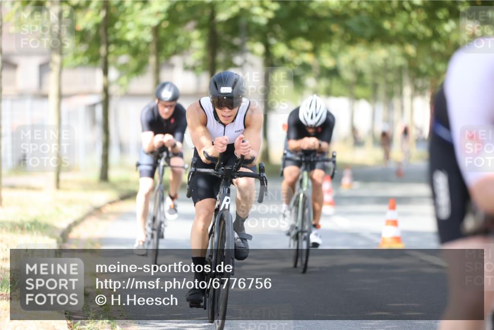 11.08.2024 - GEWOBA Citytriathlon Bremen H.Heesch http://msf.ph/oto/6776756 11.08.2024 11:44:56 Radfahren 763, 827, 916, 927, 956, 964, 973, 996 meine-sportfotos.de