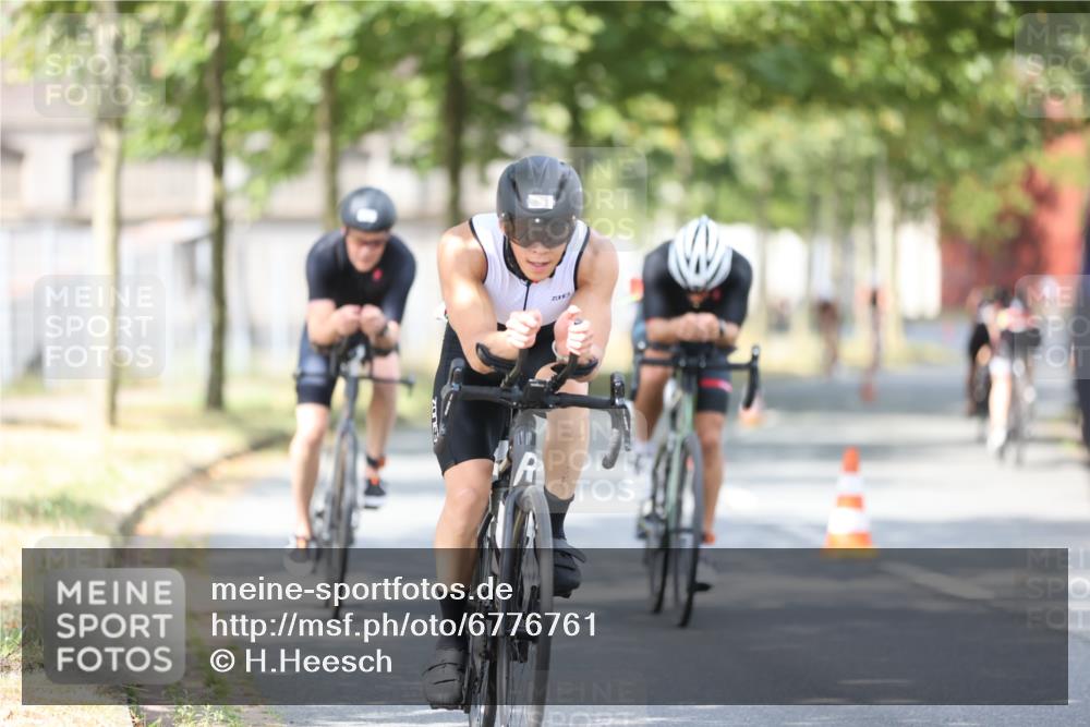11.08.2024 - GEWOBA Citytriathlon Bremen H.Heesch http://msf.ph/oto/6776761 11.08.2024 11:44:56 Radfahren 763, 827, 916, 927, 956, 964, 973, 996 meine-sportfotos.de