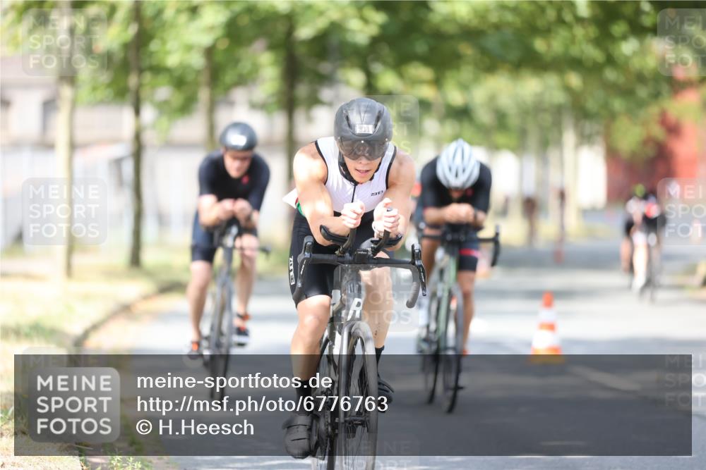 11.08.2024 - GEWOBA Citytriathlon Bremen H.Heesch http://msf.ph/oto/6776763 11.08.2024 11:44:56 Radfahren 763, 827, 916, 927, 956, 964, 973, 996 meine-sportfotos.de