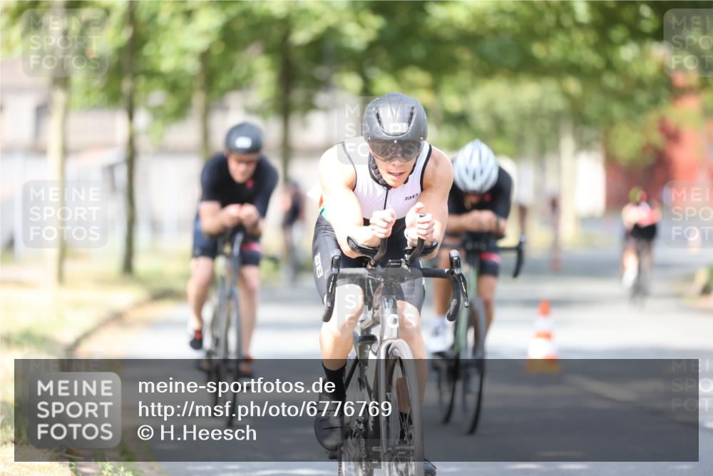 11.08.2024 - GEWOBA Citytriathlon Bremen H.Heesch http://msf.ph/oto/6776769 11.08.2024 11:44:56 Radfahren 763, 827, 916, 927, 956, 964, 973, 996 meine-sportfotos.de