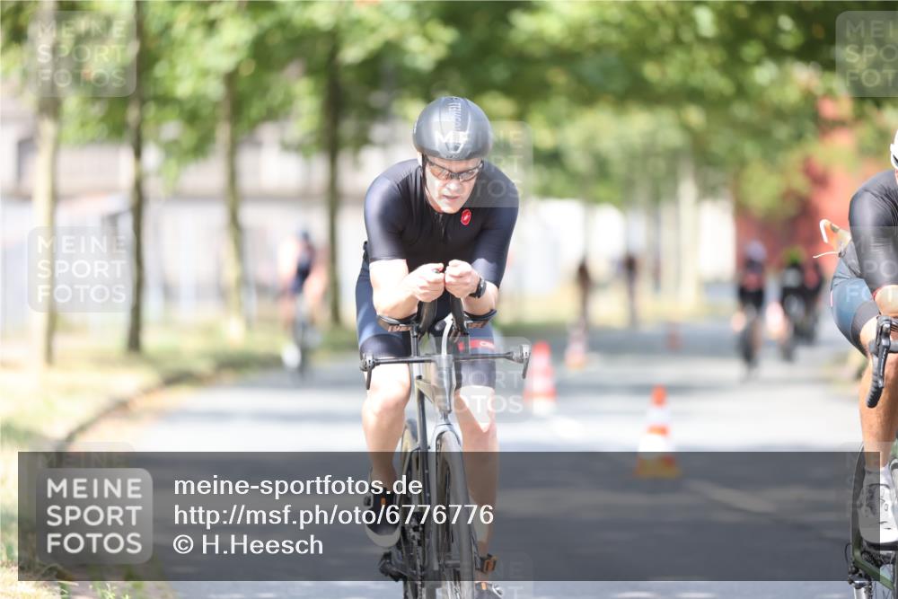 11.08.2024 - GEWOBA Citytriathlon Bremen H.Heesch http://msf.ph/oto/6776776 11.08.2024 11:44:57 Radfahren 763, 827, 916, 927, 956, 964, 973, 996 meine-sportfotos.de