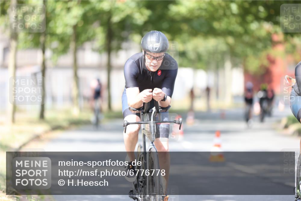 11.08.2024 - GEWOBA Citytriathlon Bremen H.Heesch http://msf.ph/oto/6776778 11.08.2024 11:44:57 Radfahren 763, 827, 916, 927, 956, 964, 973, 996 meine-sportfotos.de