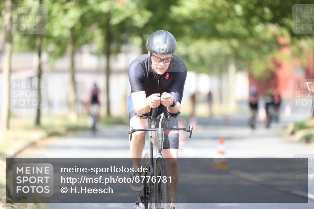 11.08.2024 - GEWOBA Citytriathlon Bremen H.Heesch http://msf.ph/oto/6776781 11.08.2024 11:44:57 Radfahren 763, 827, 916, 927, 956, 964, 973, 996 meine-sportfotos.de