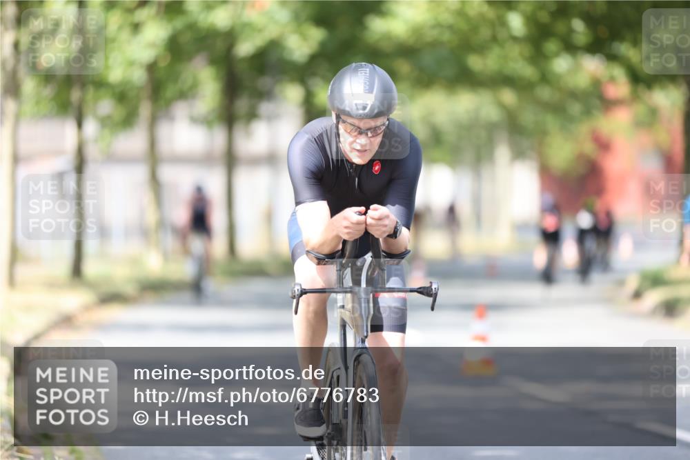 11.08.2024 - GEWOBA Citytriathlon Bremen H.Heesch http://msf.ph/oto/6776783 11.08.2024 11:44:57 Radfahren 763, 827, 916, 927, 956, 964, 973, 996 meine-sportfotos.de