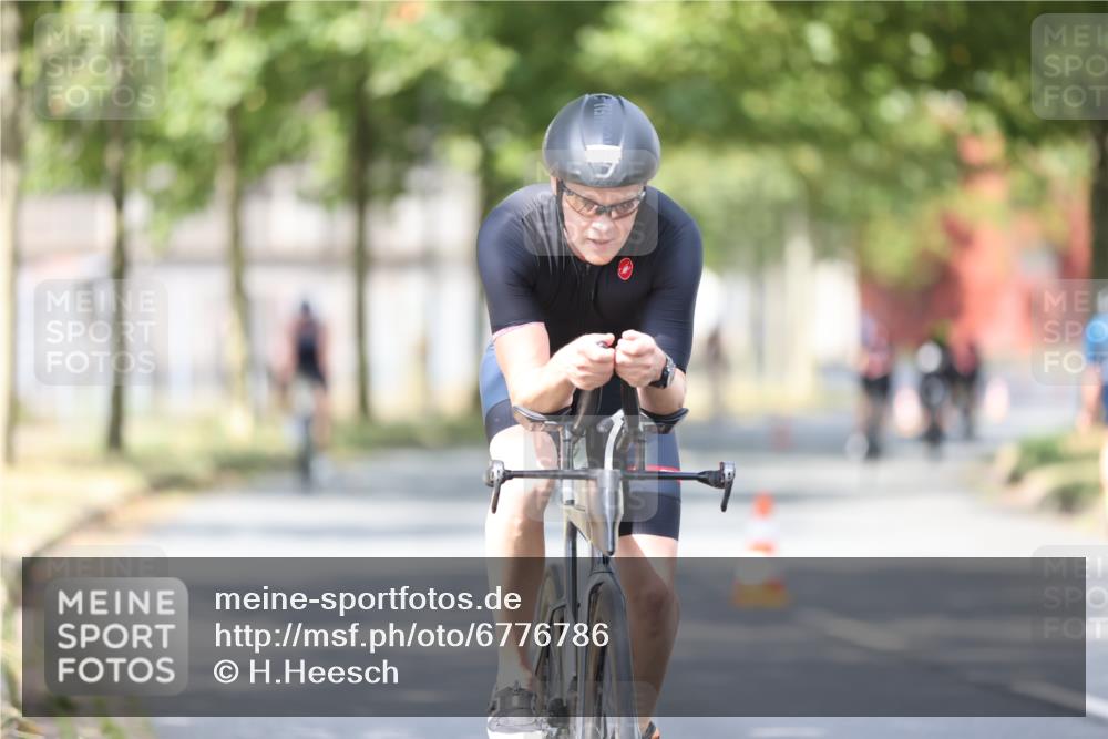 11.08.2024 - GEWOBA Citytriathlon Bremen H.Heesch http://msf.ph/oto/6776786 11.08.2024 11:44:57 Radfahren 763, 827, 916, 927, 956, 964, 973, 996 meine-sportfotos.de