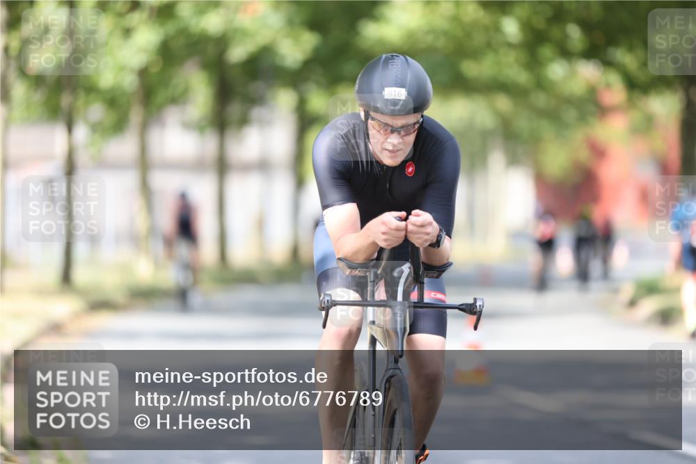 11.08.2024 - GEWOBA Citytriathlon Bremen H.Heesch http://msf.ph/oto/6776789 11.08.2024 11:44:57 Radfahren 763, 827, 916, 927, 956, 964, 973, 996 meine-sportfotos.de