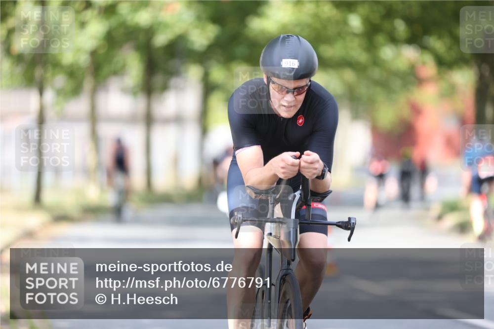 11.08.2024 - GEWOBA Citytriathlon Bremen H.Heesch http://msf.ph/oto/6776791 11.08.2024 11:44:57 Radfahren 763, 827, 916, 927, 956, 964, 973, 996 meine-sportfotos.de