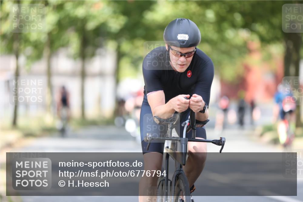 11.08.2024 - GEWOBA Citytriathlon Bremen H.Heesch http://msf.ph/oto/6776794 11.08.2024 11:44:57 Radfahren 763, 827, 916, 927, 956, 964, 973, 996 meine-sportfotos.de