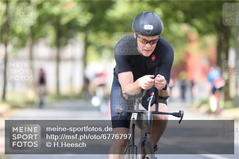 11.08.2024 - GEWOBA Citytriathlon Bremen H.Heesch http://msf.ph/oto/6776797 11.08.2024 11:44:57 Radfahren 763, 827, 916, 927, 956, 964, 973, 996 meine-sportfotos.de