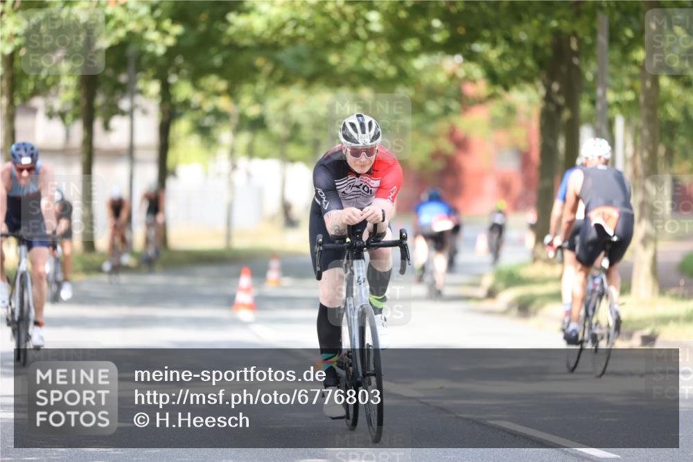 11.08.2024 - GEWOBA Citytriathlon Bremen H.Heesch http://msf.ph/oto/6776803 11.08.2024 11:45:00 Radfahren 763, 827, 916, 927, 956, 964, 973, 996, 1030 meine-sportfotos.de