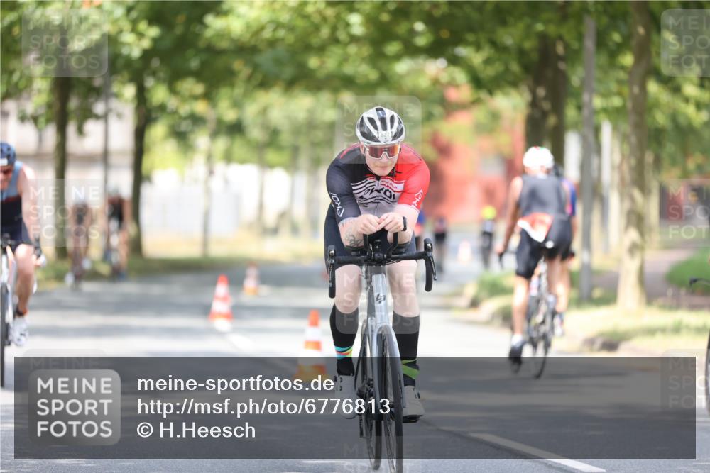 11.08.2024 - GEWOBA Citytriathlon Bremen H.Heesch http://msf.ph/oto/6776813 11.08.2024 11:45:00 Radfahren 763, 827, 916, 927, 956, 964, 973, 996, 1030 meine-sportfotos.de