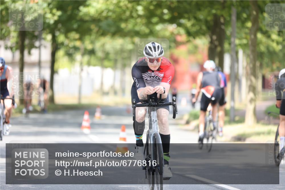 11.08.2024 - GEWOBA Citytriathlon Bremen H.Heesch http://msf.ph/oto/6776816 11.08.2024 11:45:00 Radfahren 763, 827, 916, 927, 956, 964, 973, 996, 1030 meine-sportfotos.de