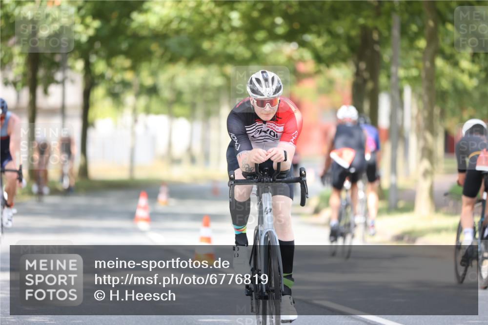11.08.2024 - GEWOBA Citytriathlon Bremen H.Heesch http://msf.ph/oto/6776819 11.08.2024 11:45:00 Radfahren 763, 827, 916, 927, 956, 964, 973, 996, 1030 meine-sportfotos.de