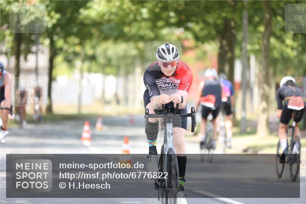11.08.2024 - GEWOBA Citytriathlon Bremen H.Heesch http://msf.ph/oto/6776822 11.08.2024 11:45:00 Radfahren 763, 827, 916, 927, 956, 964, 973, 996, 1030 meine-sportfotos.de