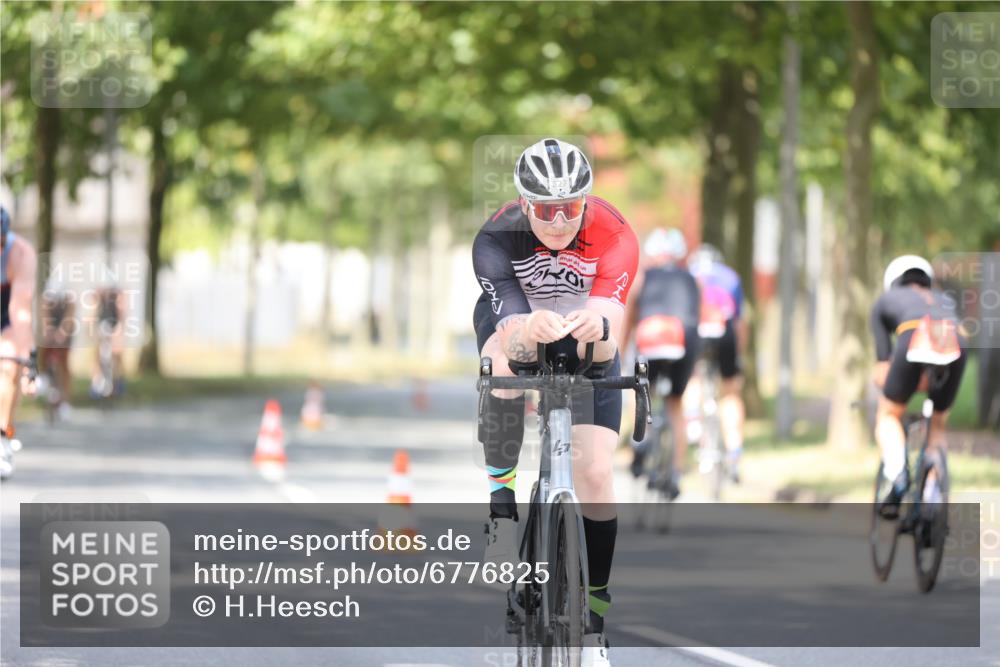 11.08.2024 - GEWOBA Citytriathlon Bremen H.Heesch http://msf.ph/oto/6776825 11.08.2024 11:45:00 Radfahren 763, 827, 916, 927, 956, 964, 973, 996, 1030 meine-sportfotos.de