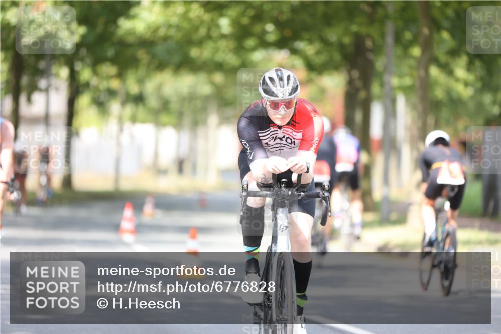 11.08.2024 - GEWOBA Citytriathlon Bremen H.Heesch http://msf.ph/oto/6776828 11.08.2024 11:45:00 Radfahren 763, 827, 916, 927, 956, 964, 973, 996, 1030 meine-sportfotos.de