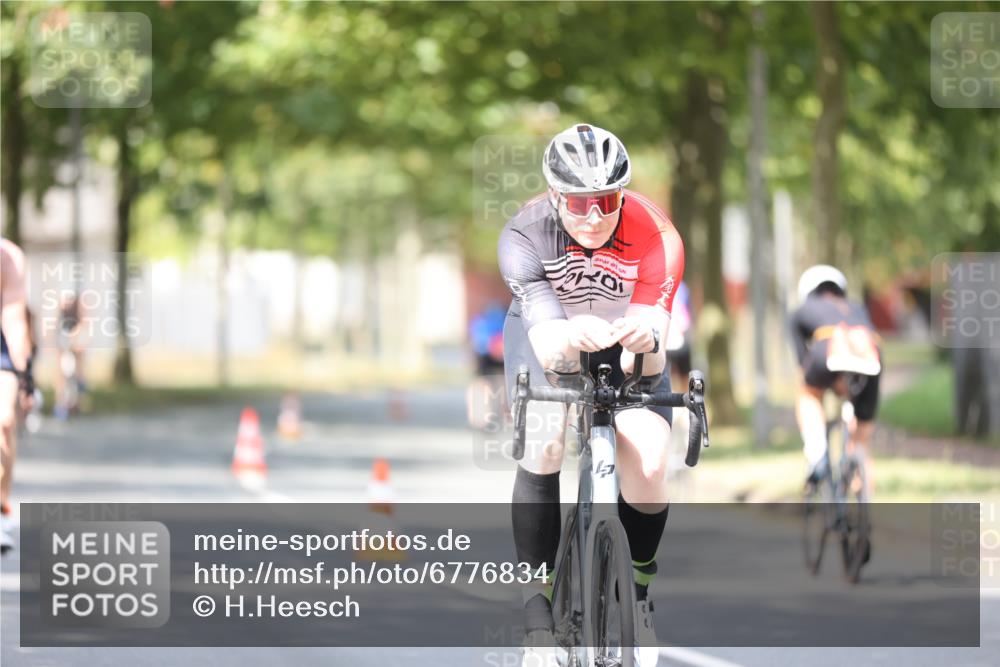 11.08.2024 - GEWOBA Citytriathlon Bremen H.Heesch http://msf.ph/oto/6776834 11.08.2024 11:45:00 Radfahren 763, 827, 916, 927, 956, 964, 973, 996, 1030 meine-sportfotos.de