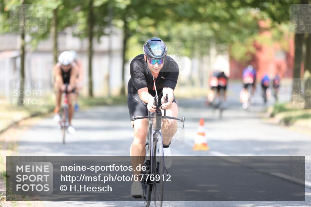 11.08.2024 - GEWOBA Citytriathlon Bremen H.Heesch http://msf.ph/oto/6776912 11.08.2024 11:45:03 Radfahren 827, 916, 927, 956, 964, 973, 996, 1030 meine-sportfotos.de