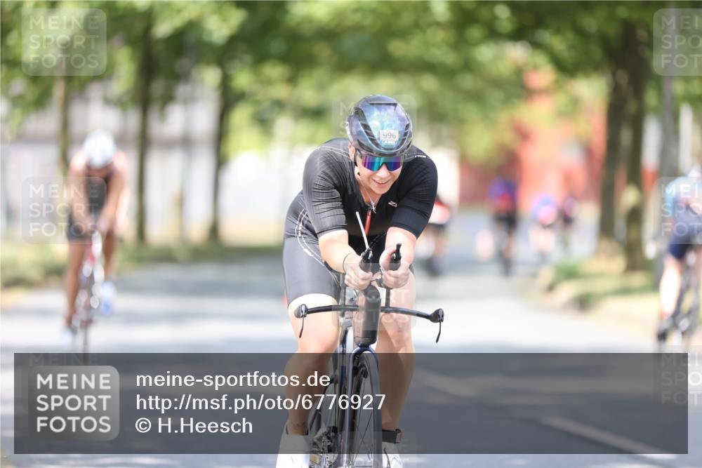 11.08.2024 - GEWOBA Citytriathlon Bremen H.Heesch http://msf.ph/oto/6776927 11.08.2024 11:45:03 Radfahren 827, 916, 927, 956, 964, 973, 996, 1030 meine-sportfotos.de