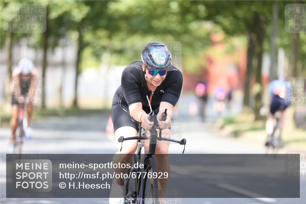 11.08.2024 - GEWOBA Citytriathlon Bremen H.Heesch http://msf.ph/oto/6776929 11.08.2024 11:45:03 Radfahren 827, 916, 927, 956, 964, 973, 996, 1030 meine-sportfotos.de