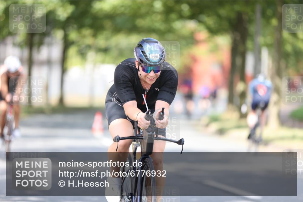11.08.2024 - GEWOBA Citytriathlon Bremen H.Heesch http://msf.ph/oto/6776932 11.08.2024 11:45:03 Radfahren 827, 916, 927, 956, 964, 973, 996, 1030 meine-sportfotos.de