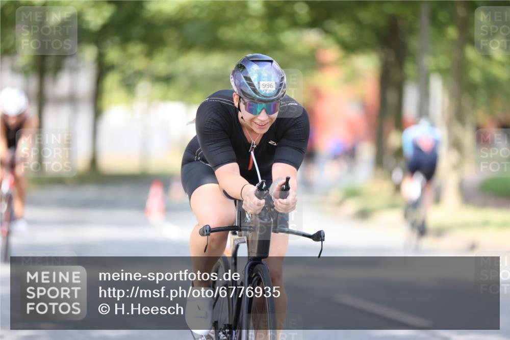 11.08.2024 - GEWOBA Citytriathlon Bremen H.Heesch http://msf.ph/oto/6776935 11.08.2024 11:45:03 Radfahren 827, 916, 927, 956, 964, 973, 996, 1030 meine-sportfotos.de