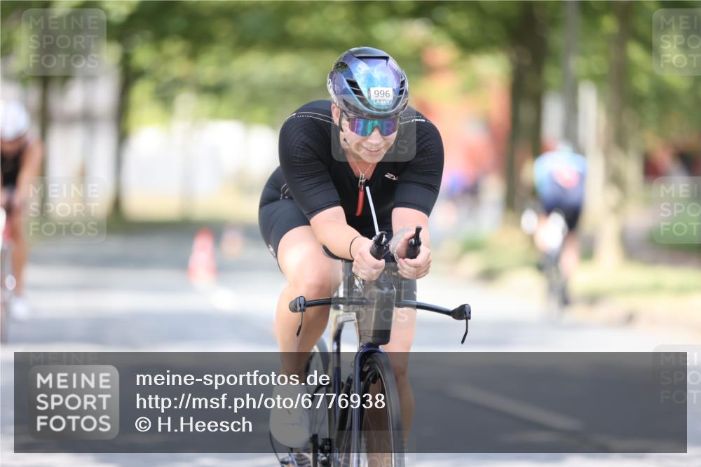 11.08.2024 - GEWOBA Citytriathlon Bremen H.Heesch http://msf.ph/oto/6776938 11.08.2024 11:45:03 Radfahren 827, 916, 927, 956, 964, 973, 996, 1030 meine-sportfotos.de