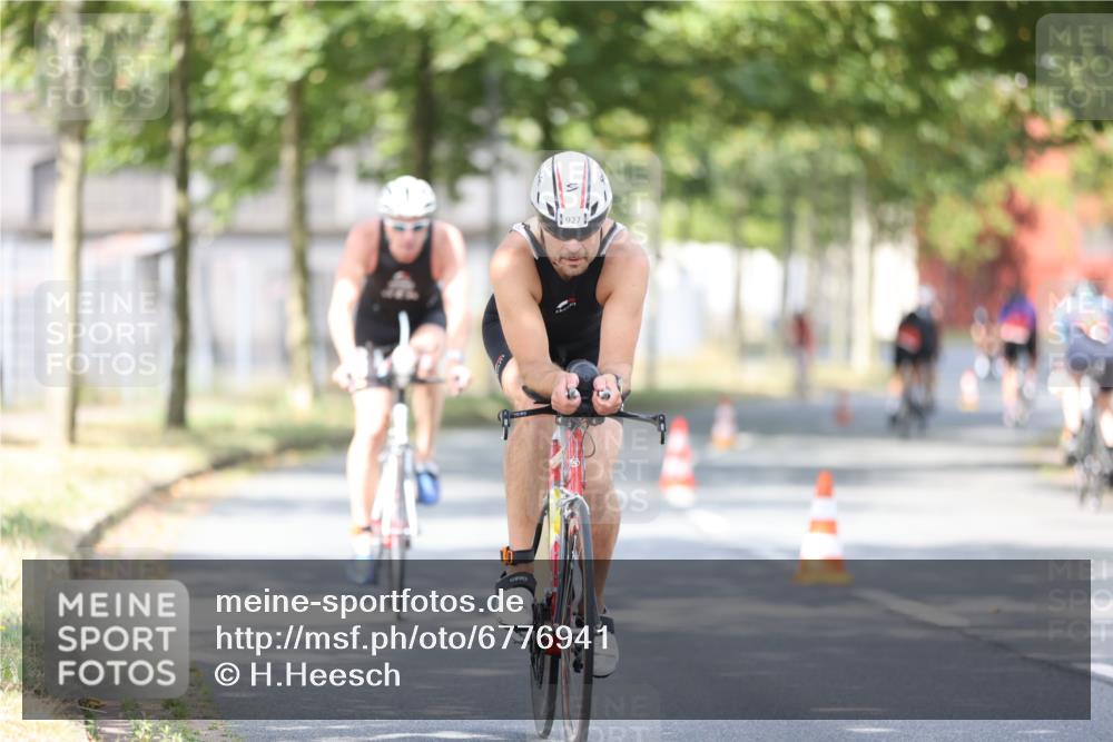 11.08.2024 - GEWOBA Citytriathlon Bremen H.Heesch http://msf.ph/oto/6776941 11.08.2024 11:45:04 Radfahren 819, 827, 916, 927, 956, 964, 973, 996, 1030 meine-sportfotos.de
