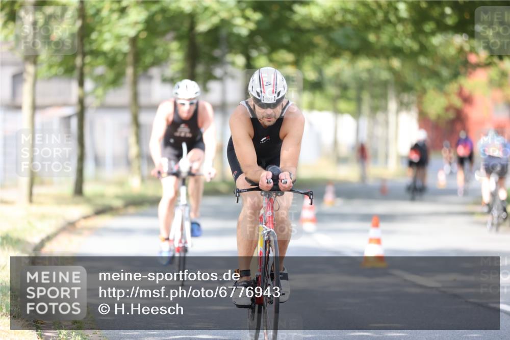 11.08.2024 - GEWOBA Citytriathlon Bremen H.Heesch http://msf.ph/oto/6776943 11.08.2024 11:45:04 Radfahren 819, 827, 916, 927, 956, 964, 973, 996, 1030 meine-sportfotos.de