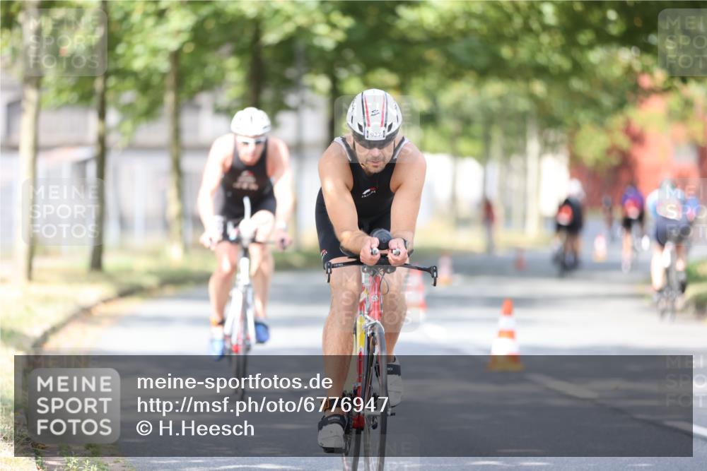 11.08.2024 - GEWOBA Citytriathlon Bremen H.Heesch http://msf.ph/oto/6776947 11.08.2024 11:45:04 Radfahren 819, 827, 916, 927, 956, 964, 973, 996, 1030 meine-sportfotos.de