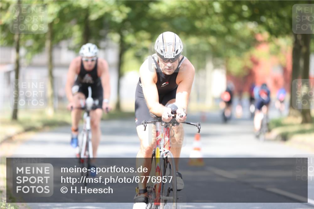 11.08.2024 - GEWOBA Citytriathlon Bremen H.Heesch http://msf.ph/oto/6776957 11.08.2024 11:45:05 Radfahren 819, 827, 916, 927, 956, 964, 973, 996, 1030 meine-sportfotos.de