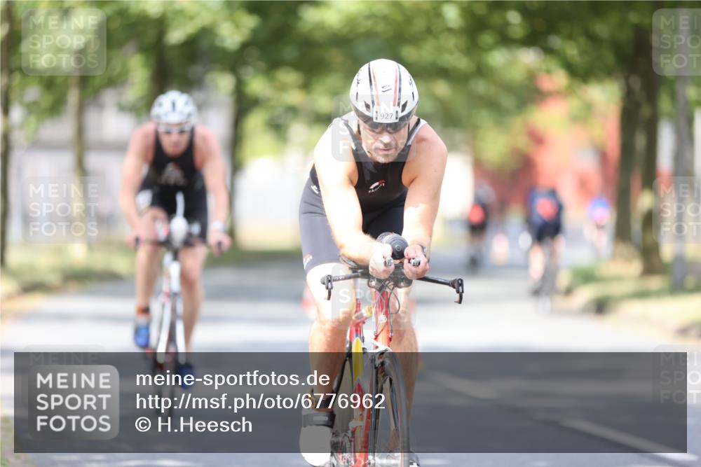 11.08.2024 - GEWOBA Citytriathlon Bremen H.Heesch http://msf.ph/oto/6776962 11.08.2024 11:45:05 Radfahren 819, 827, 916, 927, 956, 964, 973, 996, 1030 meine-sportfotos.de
