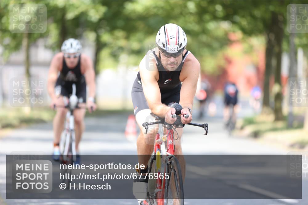 11.08.2024 - GEWOBA Citytriathlon Bremen H.Heesch http://msf.ph/oto/6776965 11.08.2024 11:45:05 Radfahren 819, 827, 916, 927, 956, 964, 973, 996, 1030 meine-sportfotos.de