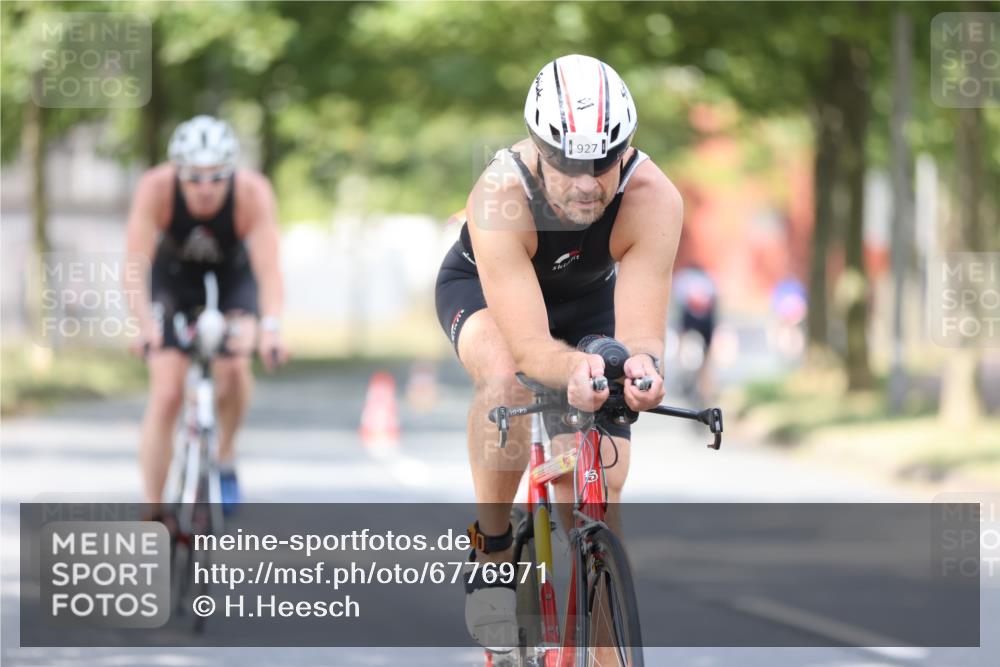 11.08.2024 - GEWOBA Citytriathlon Bremen H.Heesch http://msf.ph/oto/6776971 11.08.2024 11:45:05 Radfahren 819, 827, 916, 927, 956, 964, 973, 996, 1030 meine-sportfotos.de