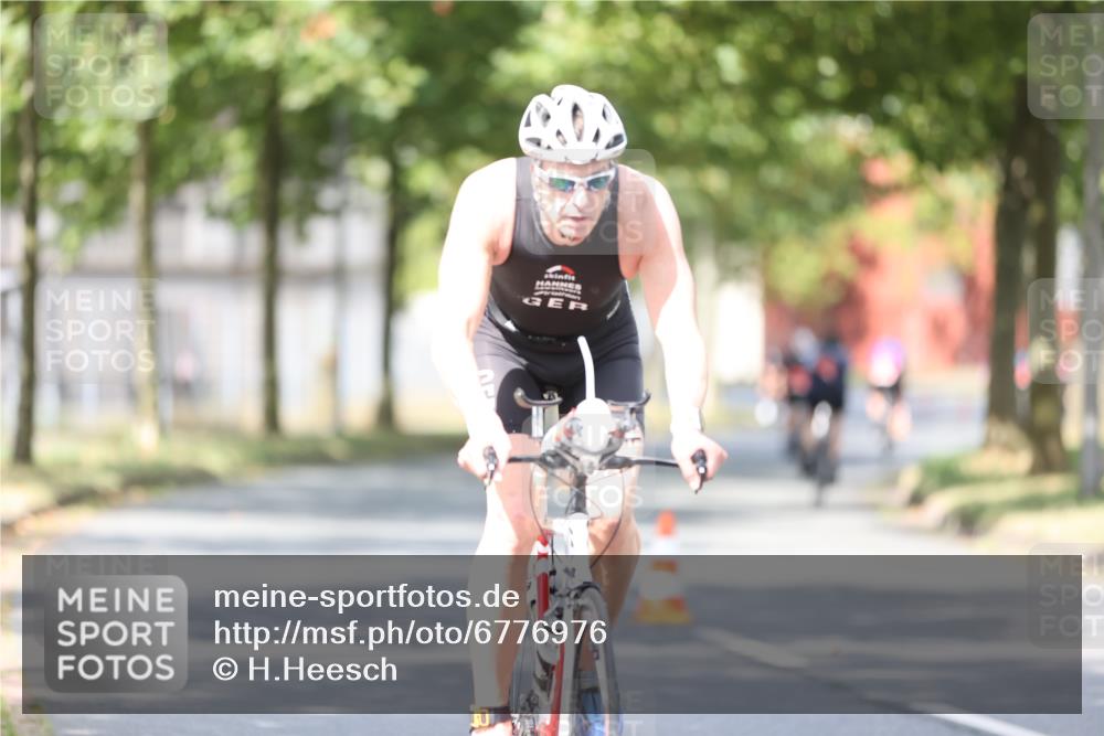 11.08.2024 - GEWOBA Citytriathlon Bremen H.Heesch http://msf.ph/oto/6776976 11.08.2024 11:45:06 Radfahren 819, 827, 916, 927, 956, 964, 973, 974, 996, 1030 meine-sportfotos.de