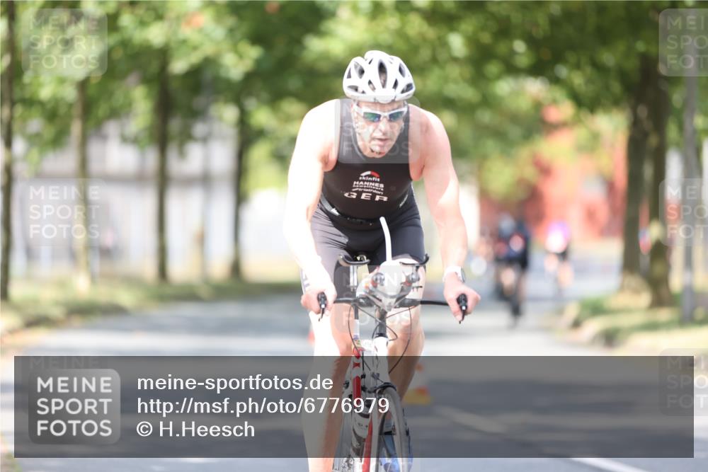 11.08.2024 - GEWOBA Citytriathlon Bremen H.Heesch http://msf.ph/oto/6776979 11.08.2024 11:45:06 Radfahren 819, 827, 916, 927, 956, 964, 973, 974, 996, 1030 meine-sportfotos.de